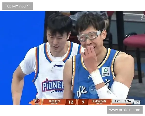 周琦竟然穿着百块T恤去豪车展，跟他球场上的光鲜完全两回事啊