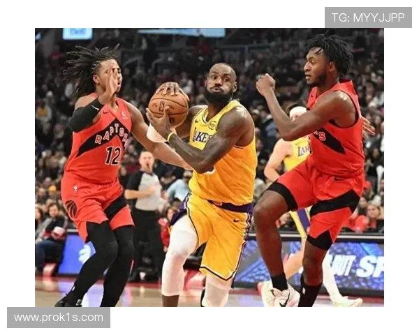 勒布朗挡拆终结拉开空间，对比上赛季得分更均衡