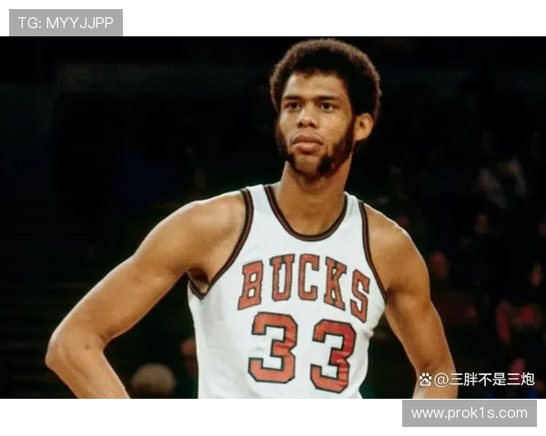 奥斯卡·罗伯特森无球跑动改变防守布局，主导进攻节奏