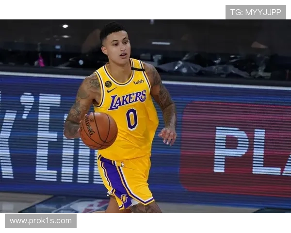 库兹马无球跑动提升空切效率 拉开湖人进攻空间