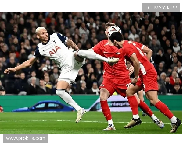 杰拉德回撤接应主导中场，关键战出球效率压制对手